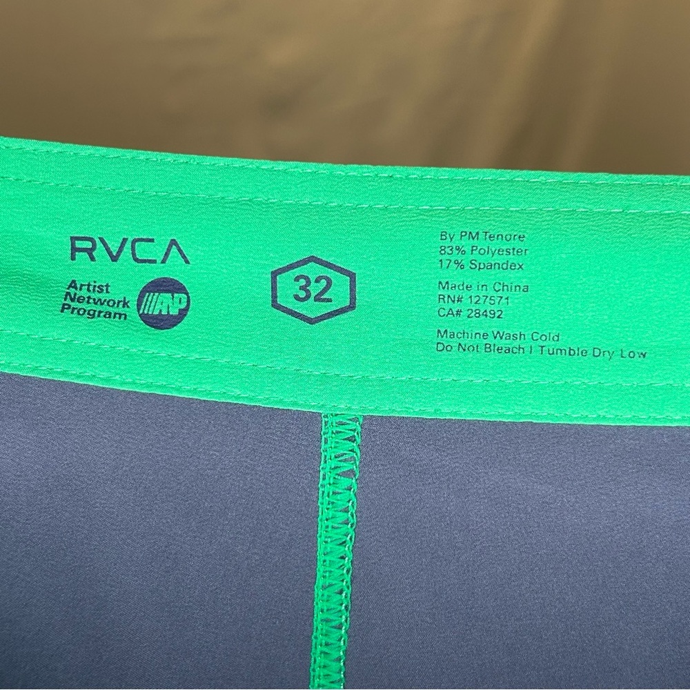 RVCA - Picture 3 of 3